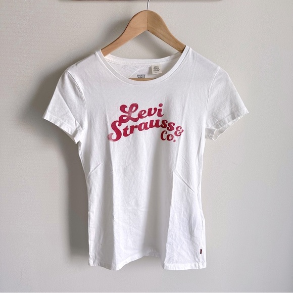 cute levi’s women’s t-shirt - Picture 1 of 4